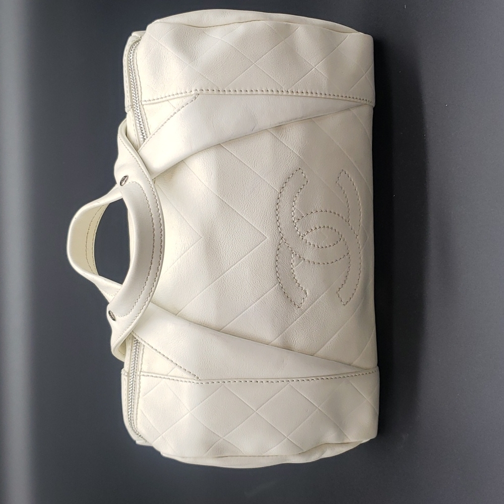 CHANEL USED BAG SIZE 12X6 COLOR WHITE 100% AUTHENTIC